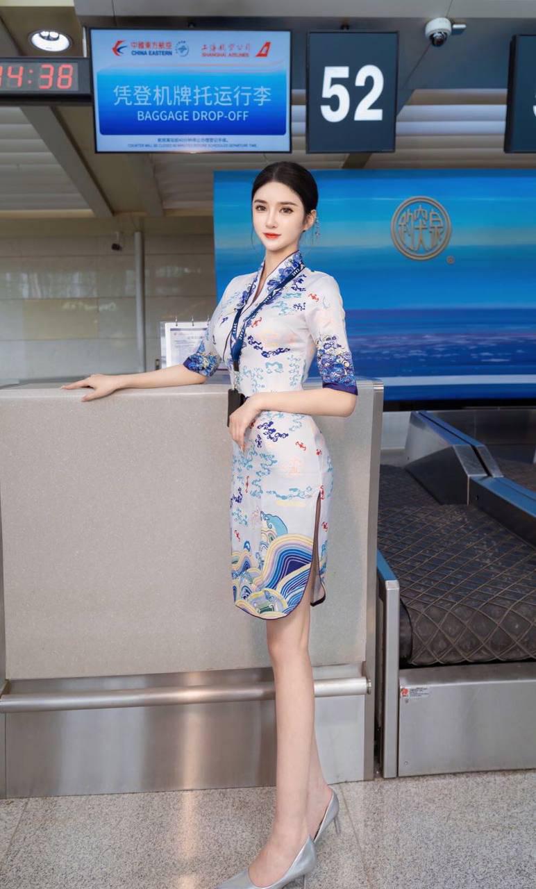 浦东，空姐小茜服务热情 看着高冷实际床上风sao