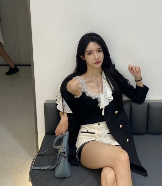 中出美丽富婆皮肤白皙